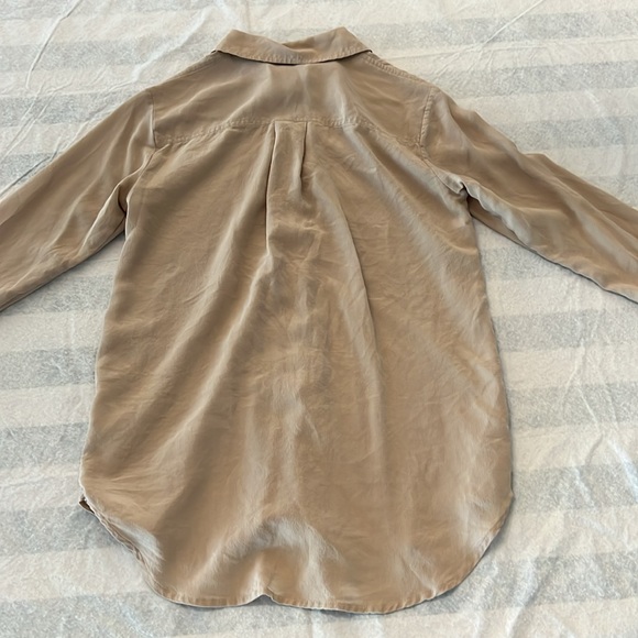 Everlane 100% Silk sheer button down - Picture 5 of 8